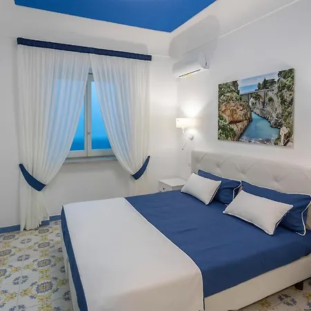 Alojamento de Acomodação e Pequeno-almoço Costa D'amalfi 4*