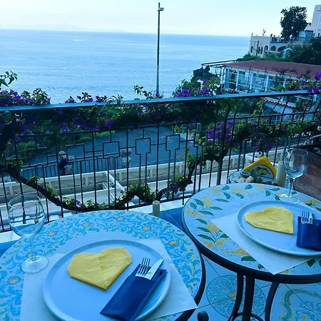 Costa D'amalfi Nocleg ze śniadaniem 2*
