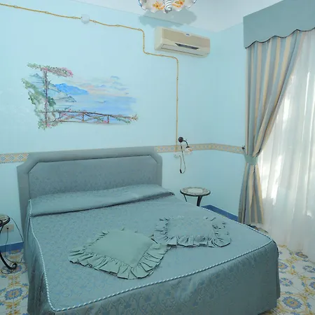 Costa D'amalfi 4* אמאלפי